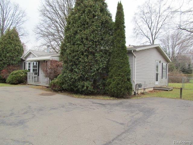 21747 Farmington Road Farmington, MI 48335 - Photo 6 of 35 21747 FARMINGTON RD FARMINGTON HILLS (10).jpg