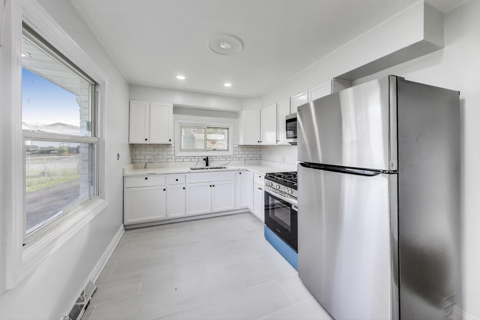 16450 Honore Avenue Markham, IL 60428 - Photo 5 of 14