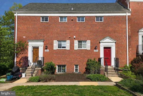 $2,450 | 3216 Gunston Road, Alexandria, VA 22302