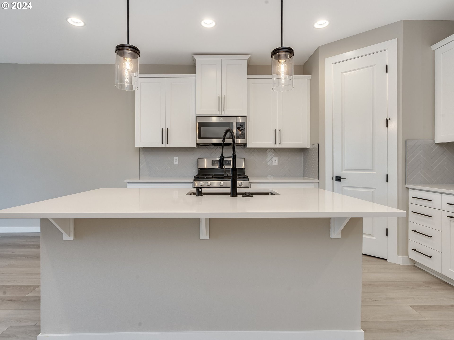 834 Northwest 178th Street Ridgefield, WA 98642 - Photo 11 of 36 a room with cabinets and wooden floors