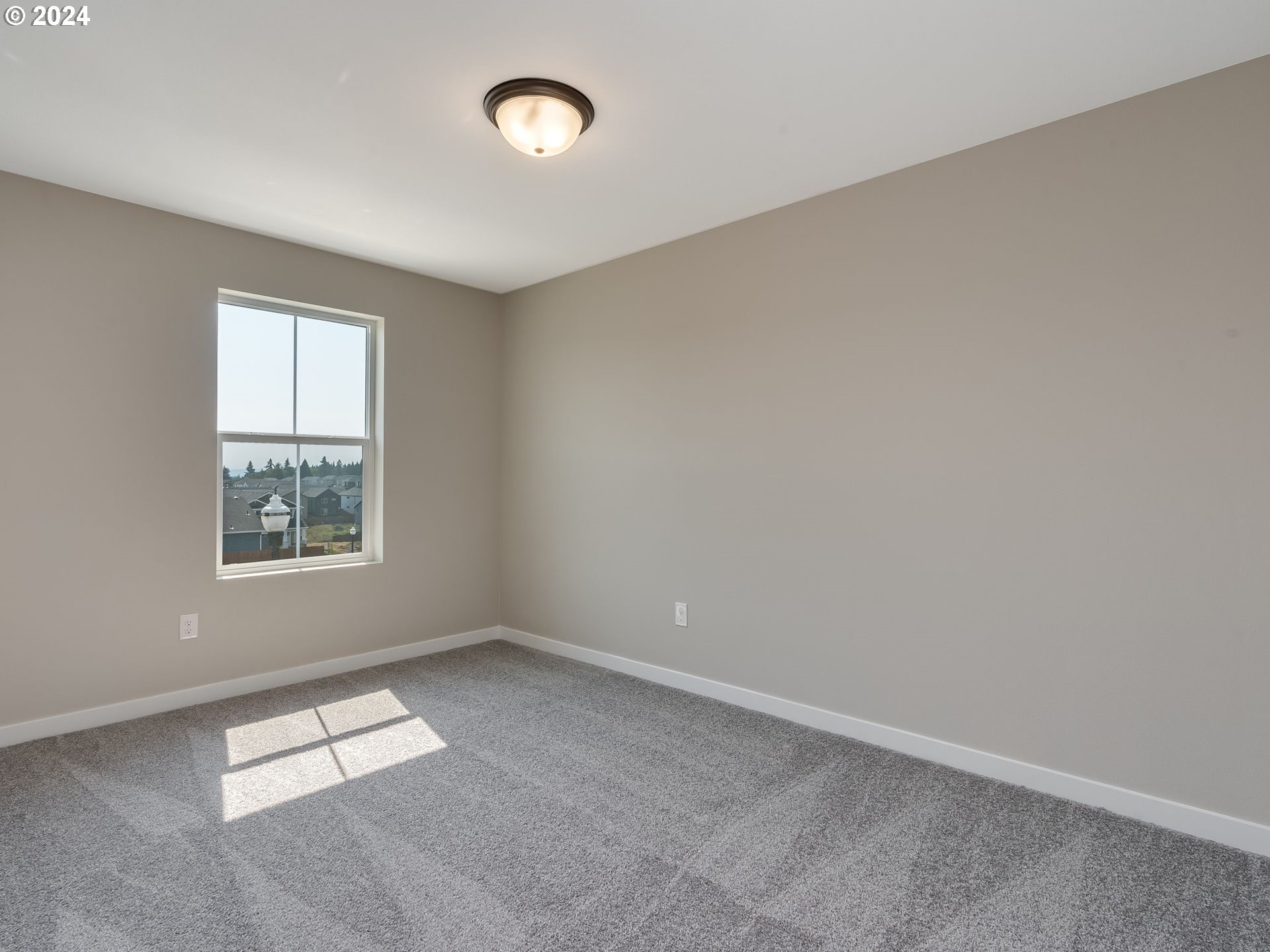 834 Northwest 178th Street Ridgefield, WA 98642 - Photo 24 of 36 an empty room with a window