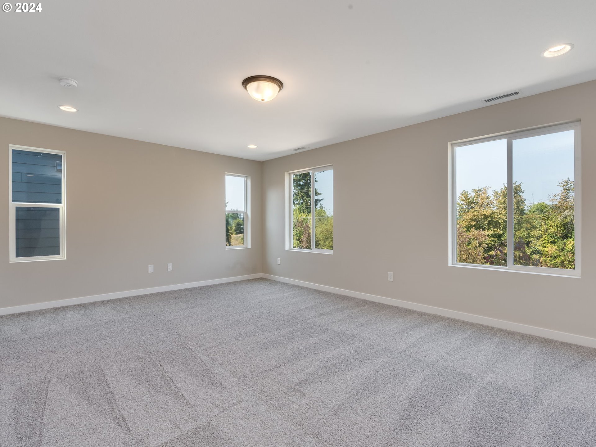 834 Northwest 178th Street Ridgefield, WA 98642 - Photo 33 of 36 an empty room with windows