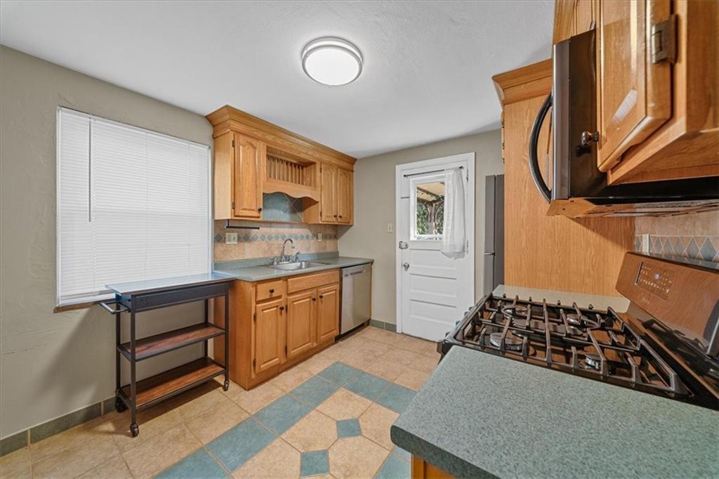 5147 Glenhurst Road Pittsburgh, PA 15207 - Photo 9 of 28