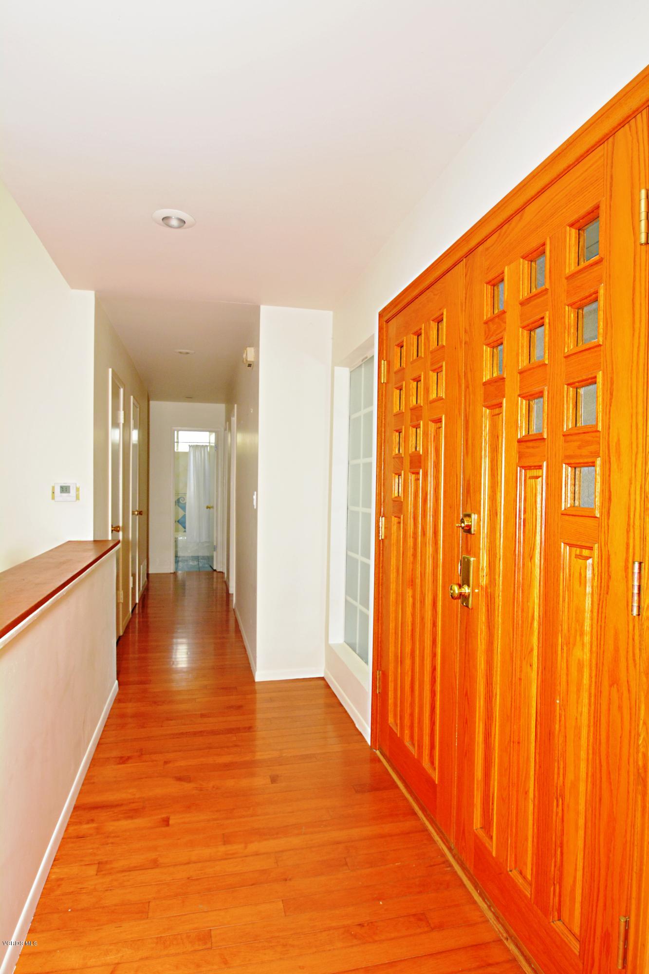 3352 Bryan Avenue Simi Valley, CA 93063 - Photo 11 of 23 Entry/Hallway