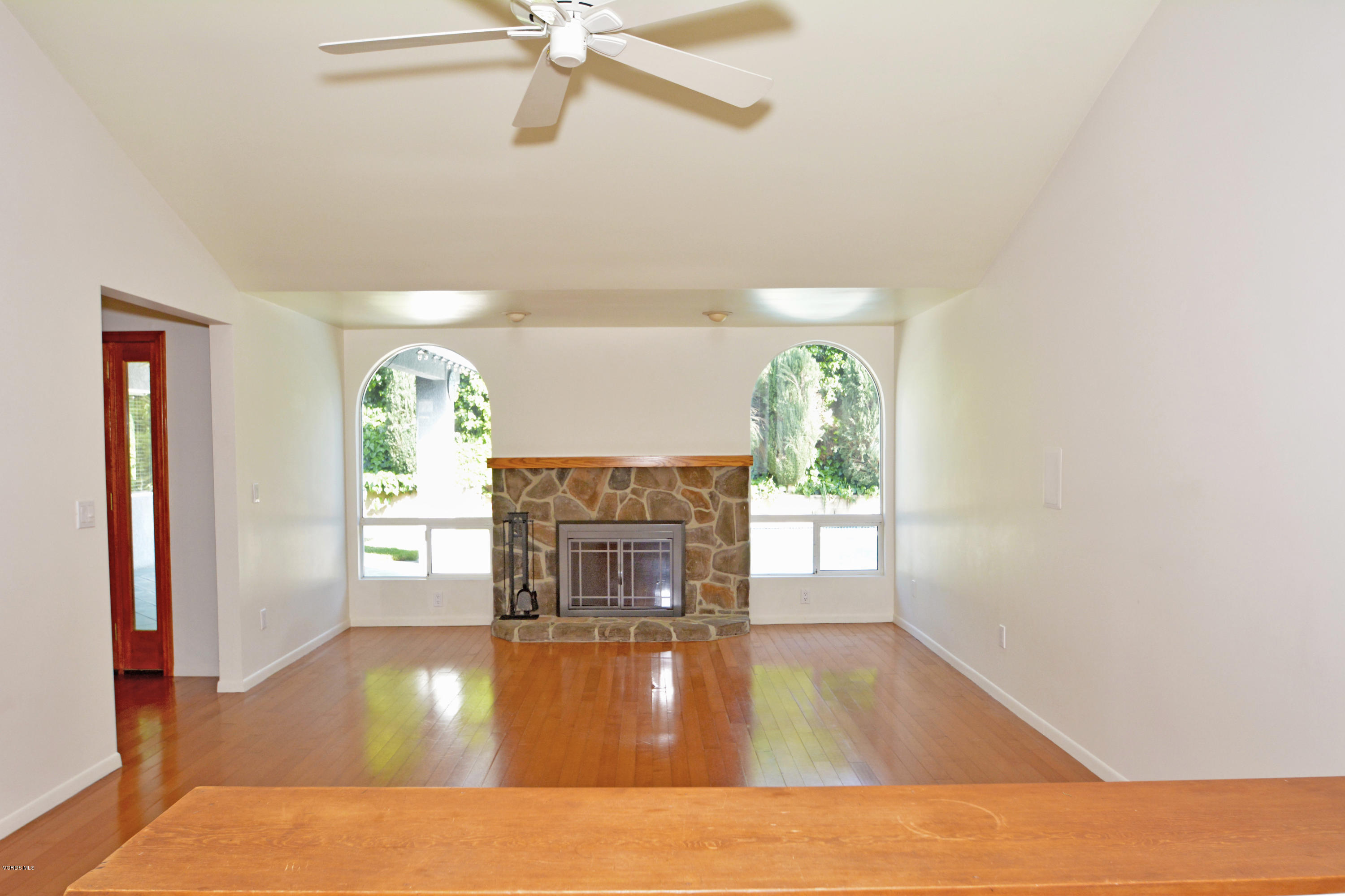 3352 Bryan Avenue Simi Valley, CA 93063 - Photo 3 of 23 Living room