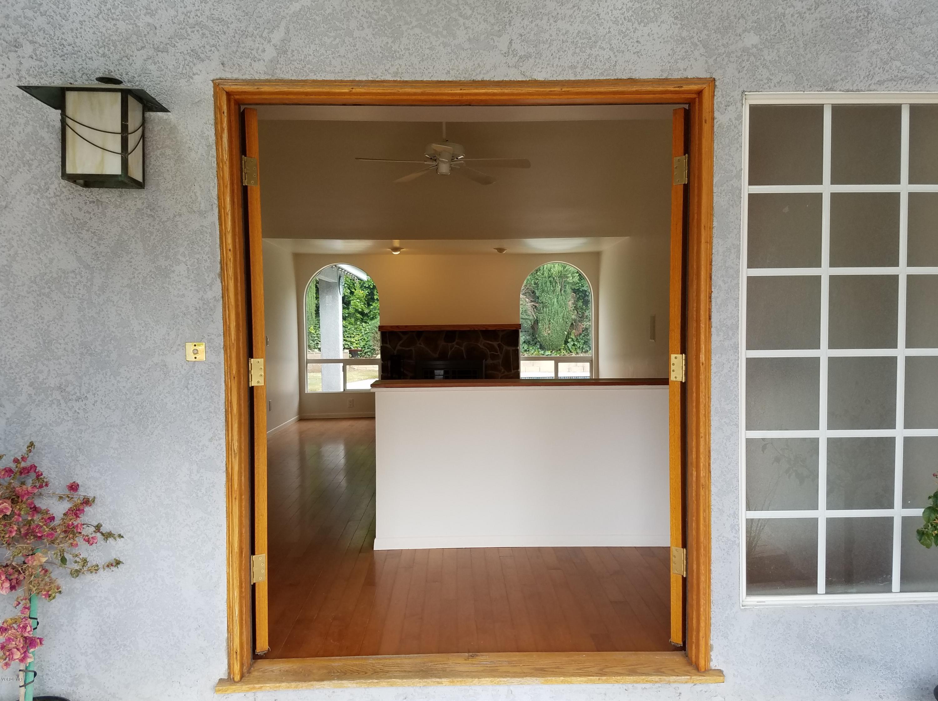 3352 Bryan Avenue Simi Valley, CA 93063 - Photo 7 of 23 Entry