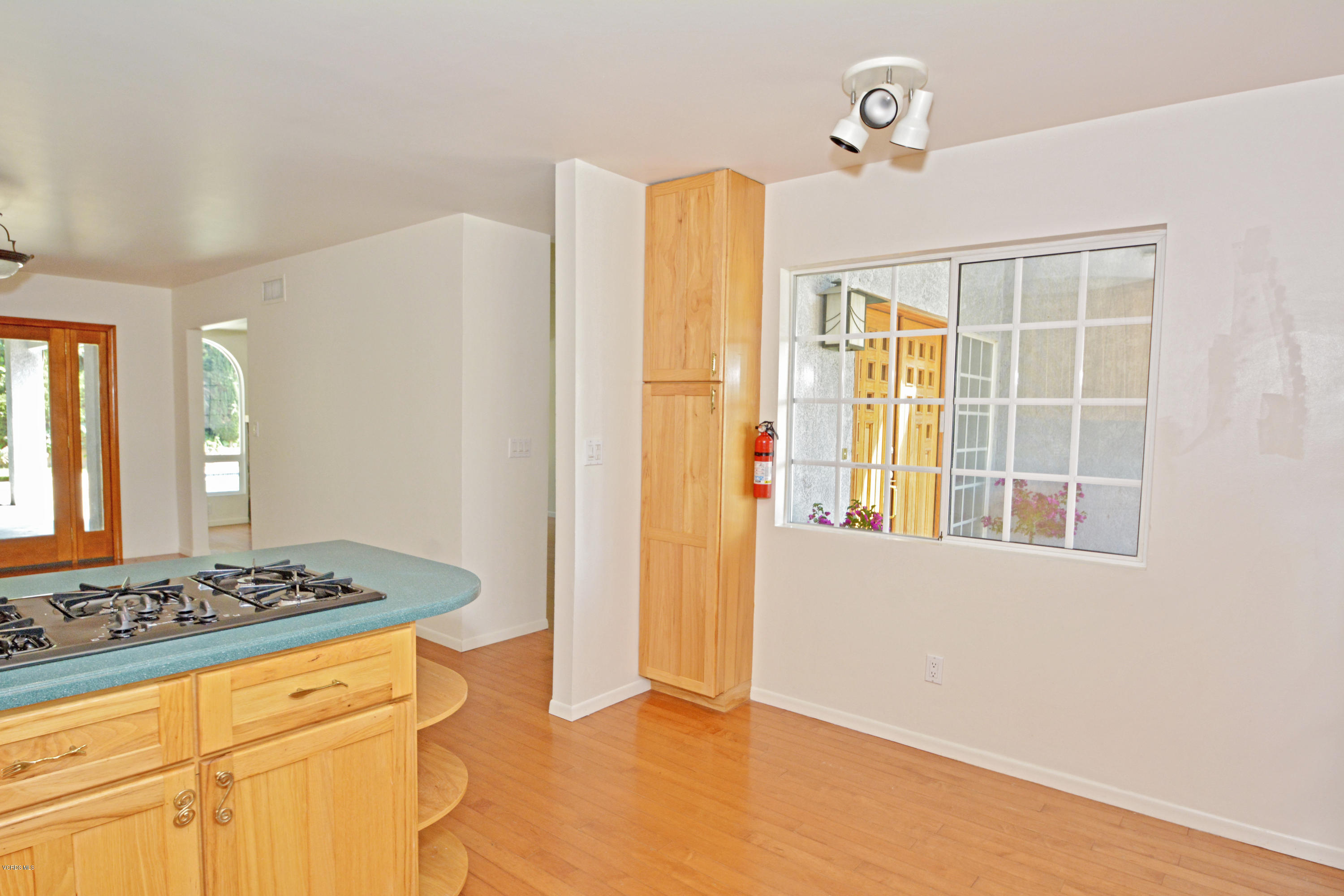 3352 Bryan Avenue Simi Valley, CA 93063 - Photo 9 of 23 Kitchen 2