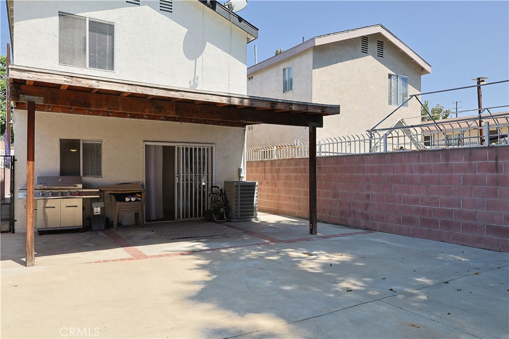 2214 West Wardlow Road Long Beach, CA 90810 - Photo 11 of 24 Gallery Image 11