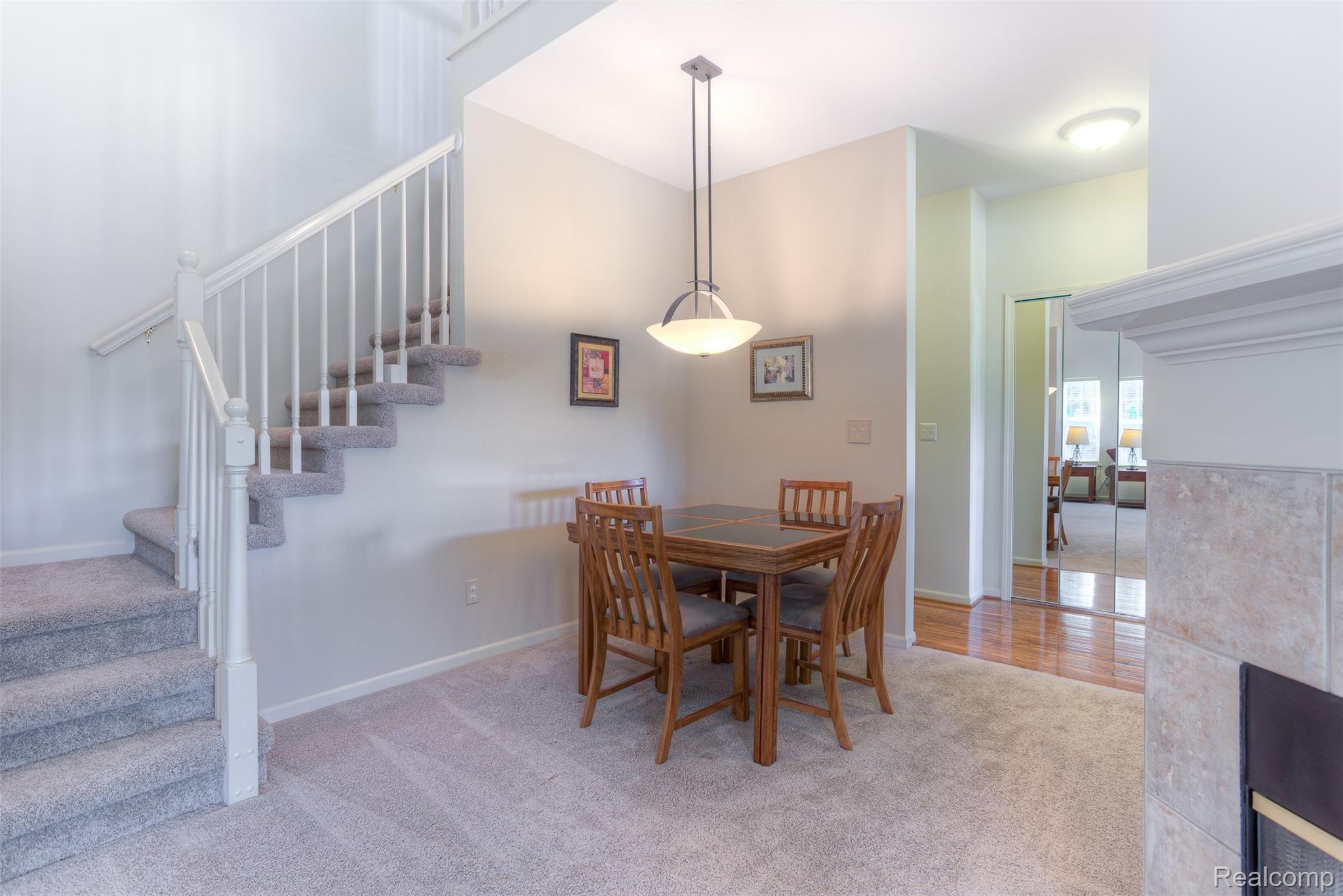 682 West Bluff Court Rochester, MI 48307 - Photo 21 of 37 682 W bluff interiors (15).jpg