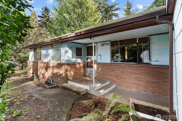 $799,000 | 13758 Palatine Avenue North, Seattle, WA 98133