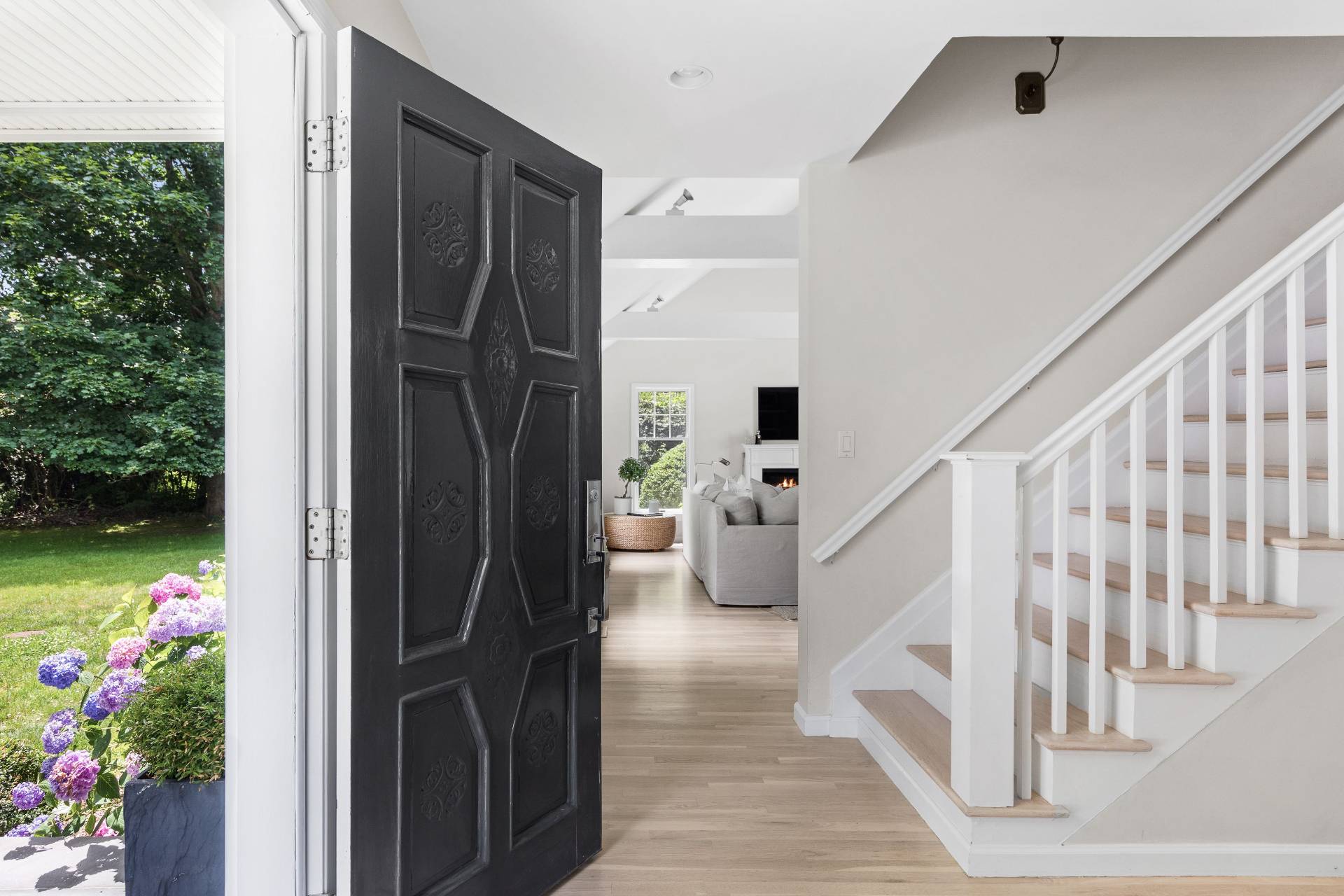 a view of entryway and hall