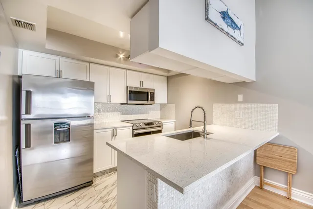 $2,200 | 619 Waterside Drive, Hypoluxo, FL 33462