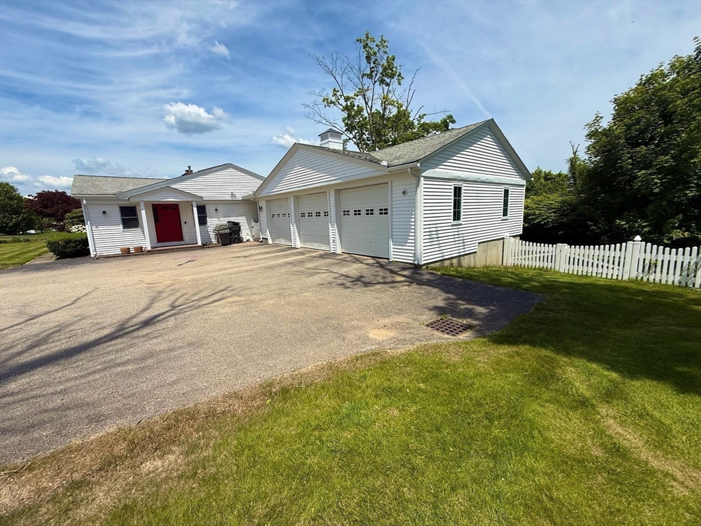 74 Fiske Hill Road Sturbridge, MA 01566 - Photo 4 of 42 Gallery Image 4