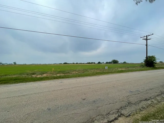 $79,000 | 1387 County Road 664, Devine, TX 78016