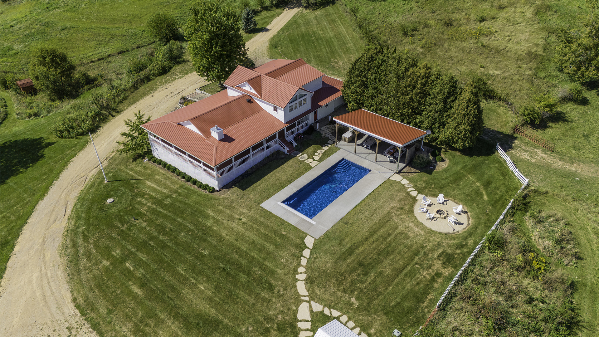 281 North Snipehollow Road Elizabeth, IL 61028 - Photo 58 of 68 an aerial view of a residential houses with yard
