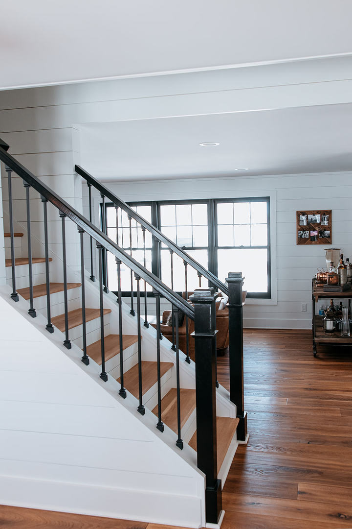 281 North Snipehollow Road Elizabeth, IL 61028 - Photo 7 of 68 a view of a livingroom with furniture and hardwood floor