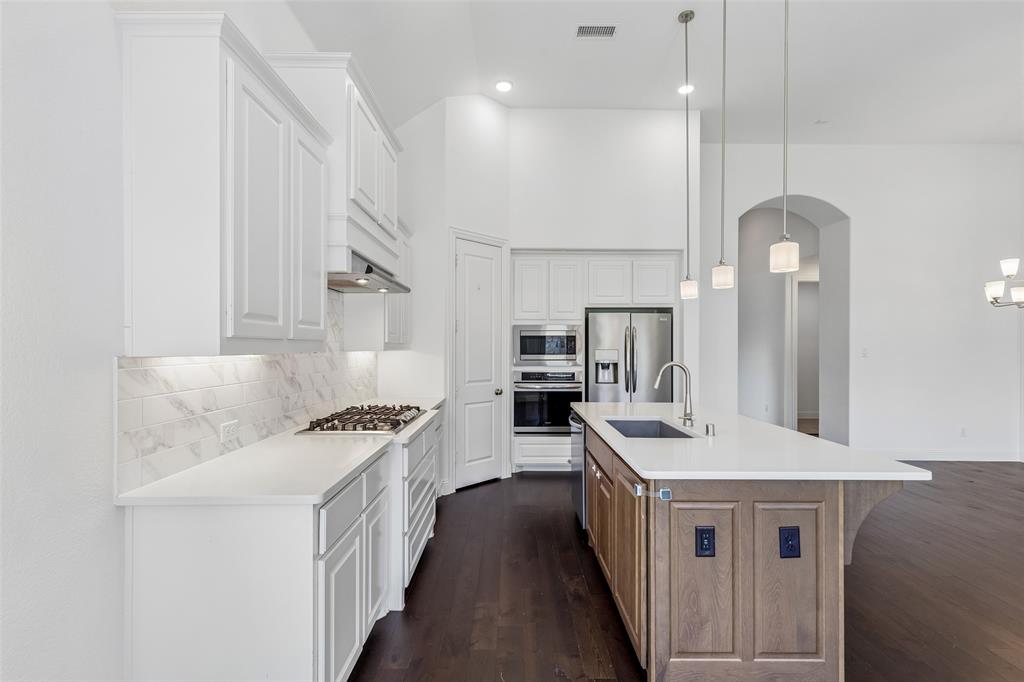 13729 Marys Ridge Road Fort Worth, TX 76008 - Photo 7 of 40 Gallery Image 7