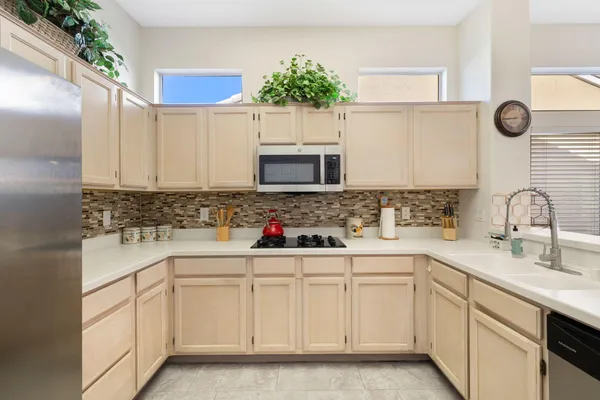 $3,500 | 37468 Westridge Avenue, Palm Desert, CA 92211