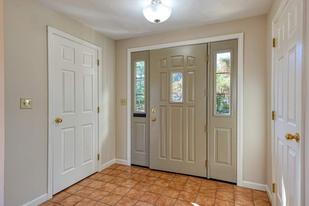39 Wight Street Waltham, MA 02452 - Photo 13 of 33