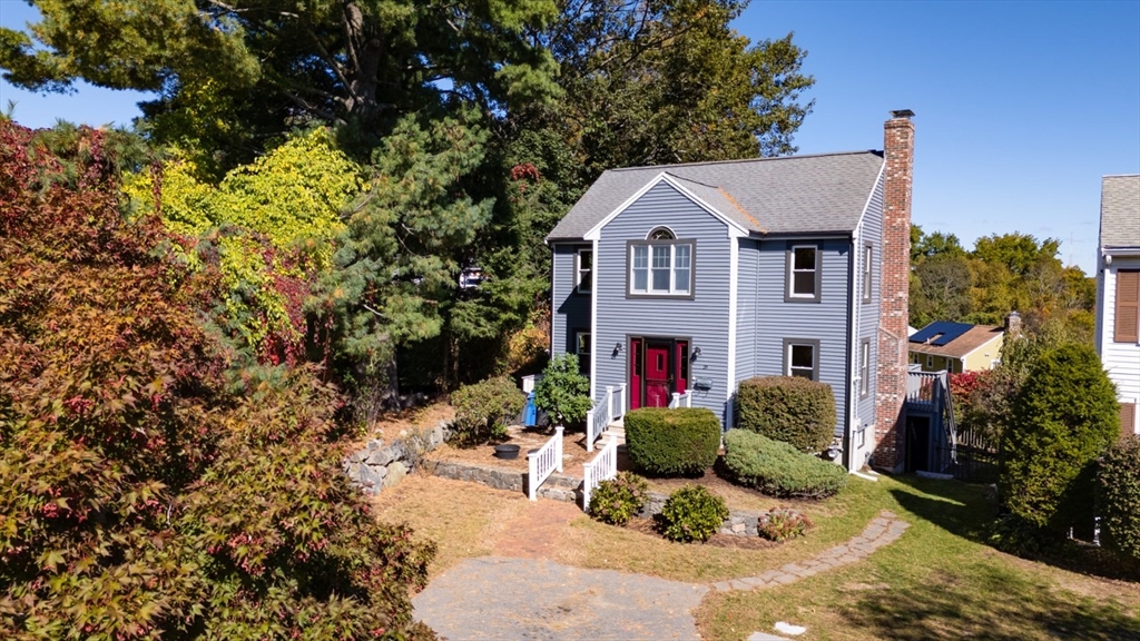 39 Wight Street Waltham, MA 02452 - Photo 2 of 33