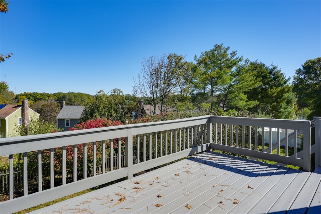 39 Wight Street Waltham, MA 02452 - Photo 3 of 33