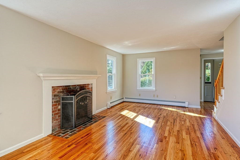 39 Wight Street Waltham, MA 02452 - Photo 7 of 33