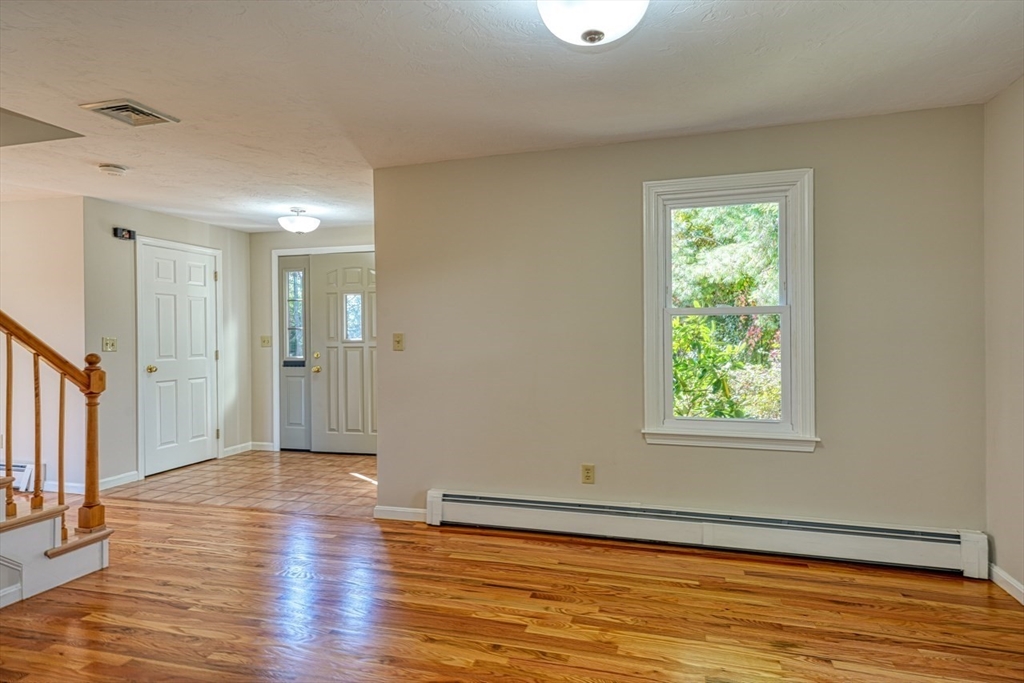 39 Wight Street Waltham, MA 02452 - Photo 9 of 33