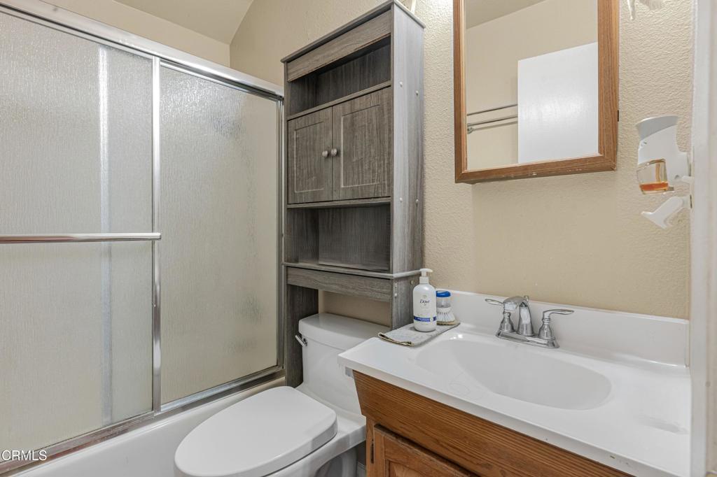 1805 Hillary Court Simi Valley, CA 93065 - Photo 18 of 38 NBM07993