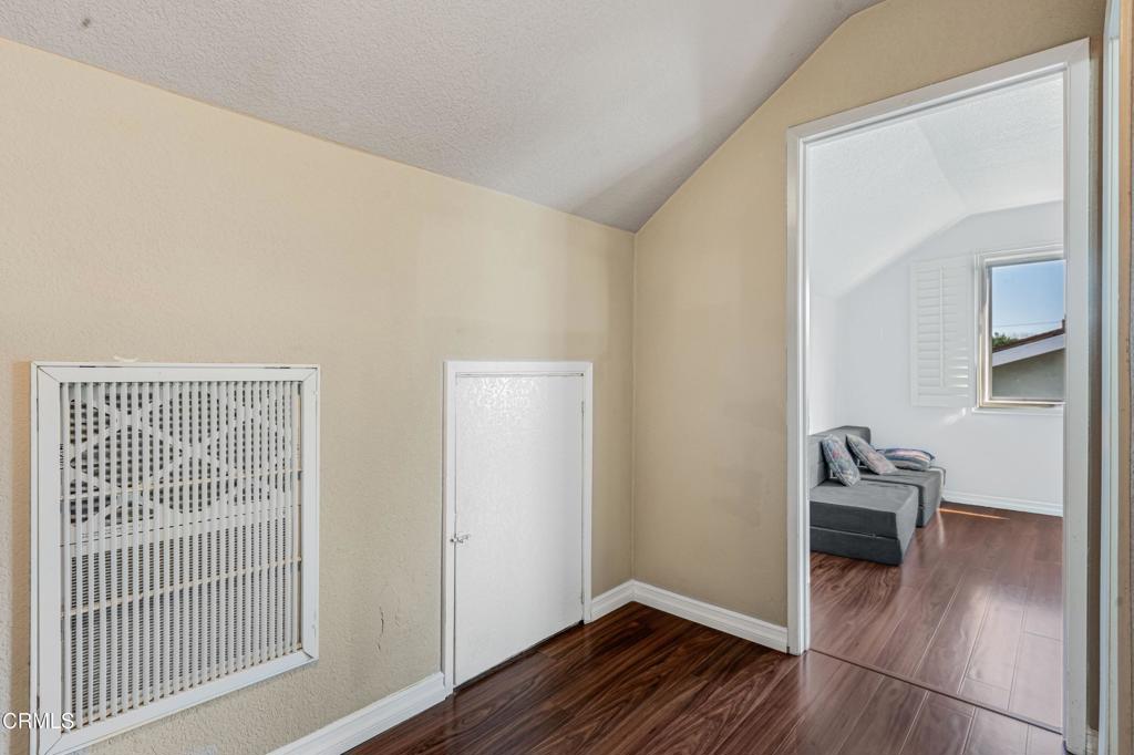 1805 Hillary Court Simi Valley, CA 93065 - Photo 19 of 38 NBM07987