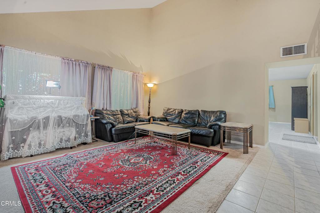 1805 Hillary Court Simi Valley, CA 93065 - Photo 6 of 38 11 Remove objects in blue