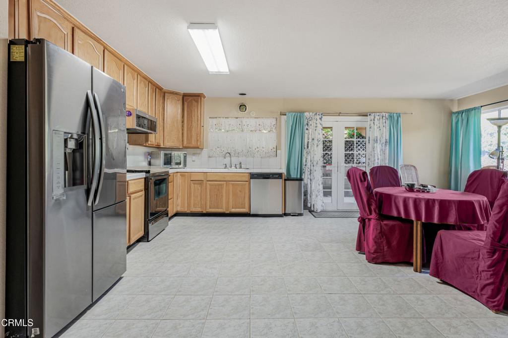 1805 Hillary Court Simi Valley, CA 93065 - Photo 8 of 38 6 Remove objects in blue