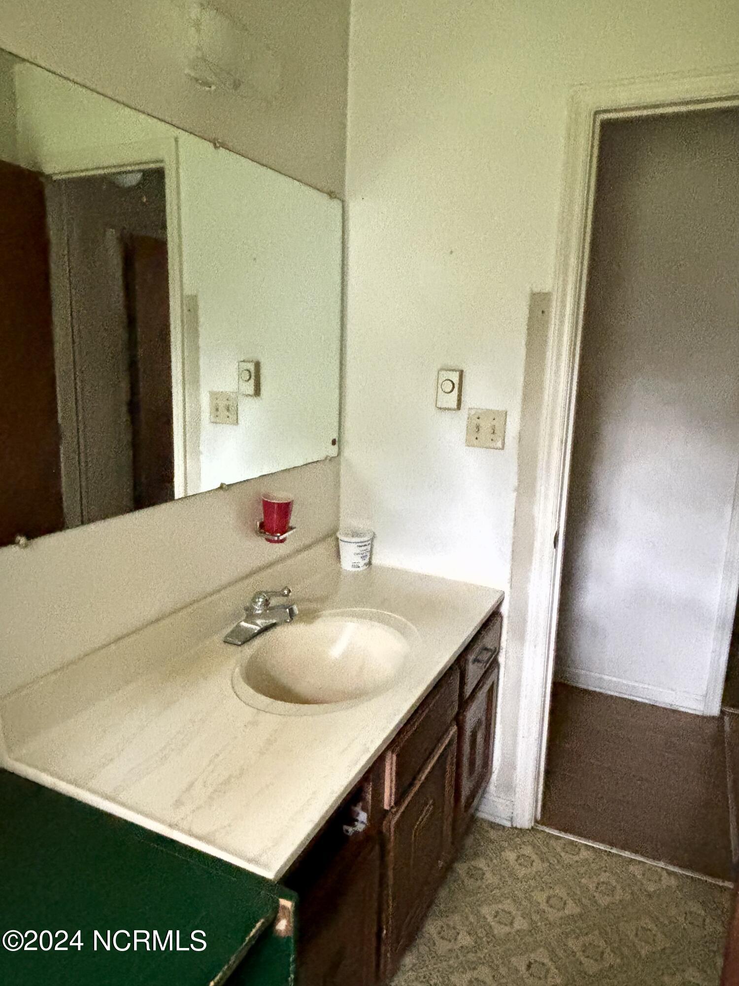 108 Oak Road Murfreesboro, NC 27855 - Photo 10 of 19 Bathroom