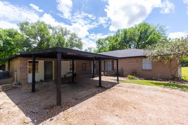 $585,000 | 6811 Cemetery Road, Manvel, TX 77578
