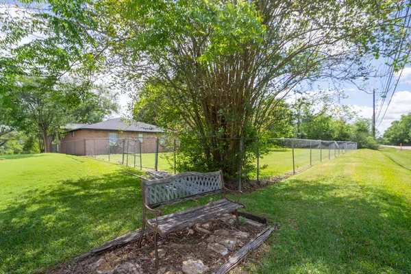 $585,000 | 6811 Cemetery Road, Manvel, TX 77578