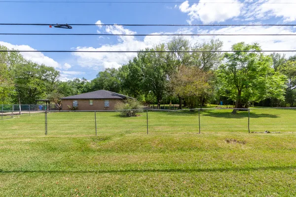 $585,000 | 6811 Cemetery Road, Manvel, TX 77578
