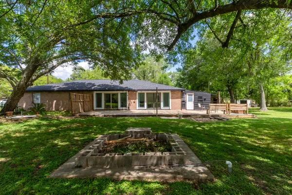 $585,000 | 6811 Cemetery Road, Manvel, TX 77578