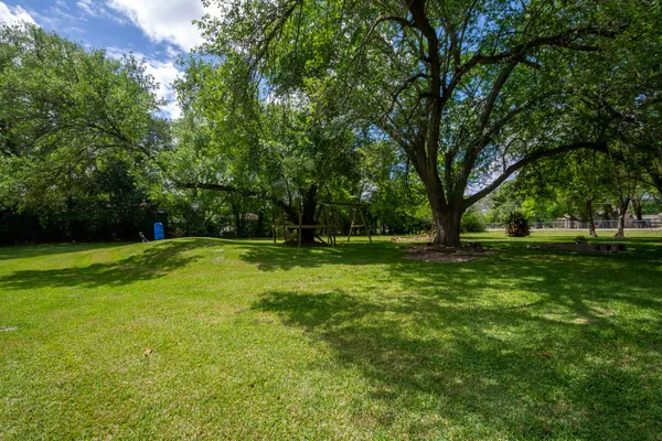 $585,000 | 6811 Cemetery Road, Manvel, TX 77578