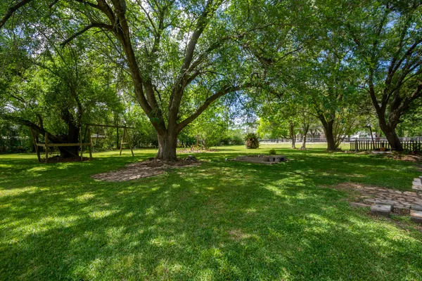 $585,000 | 6811 Cemetery Road, Manvel, TX 77578