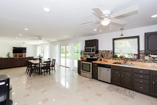 $585,000 | 6811 Cemetery Road, Manvel, TX 77578