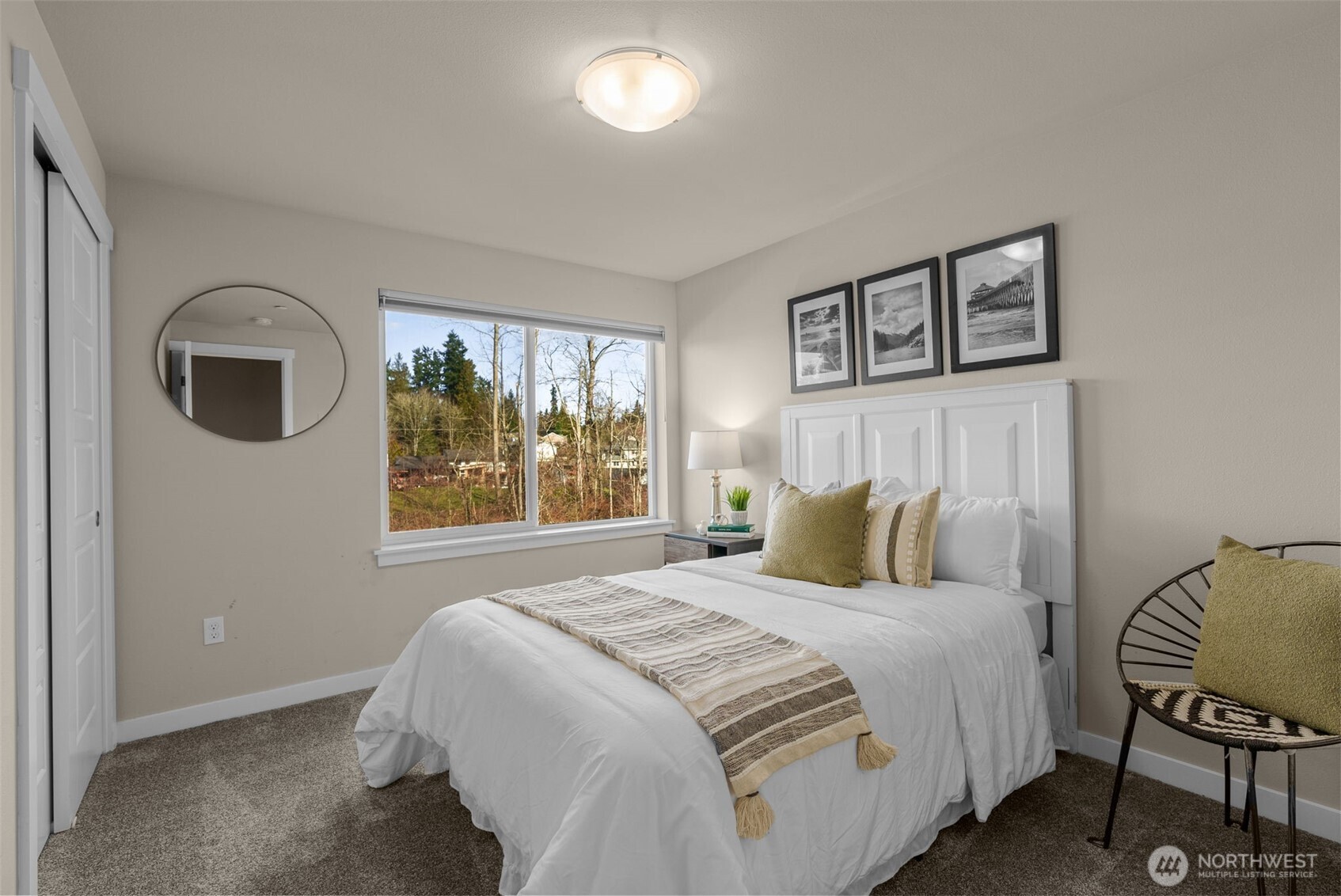 14913 48th Avenue West, Unit K1 Edmonds, WA 98026 - Photo 15 of 31 a bedroom with a bed and a painting on the wall