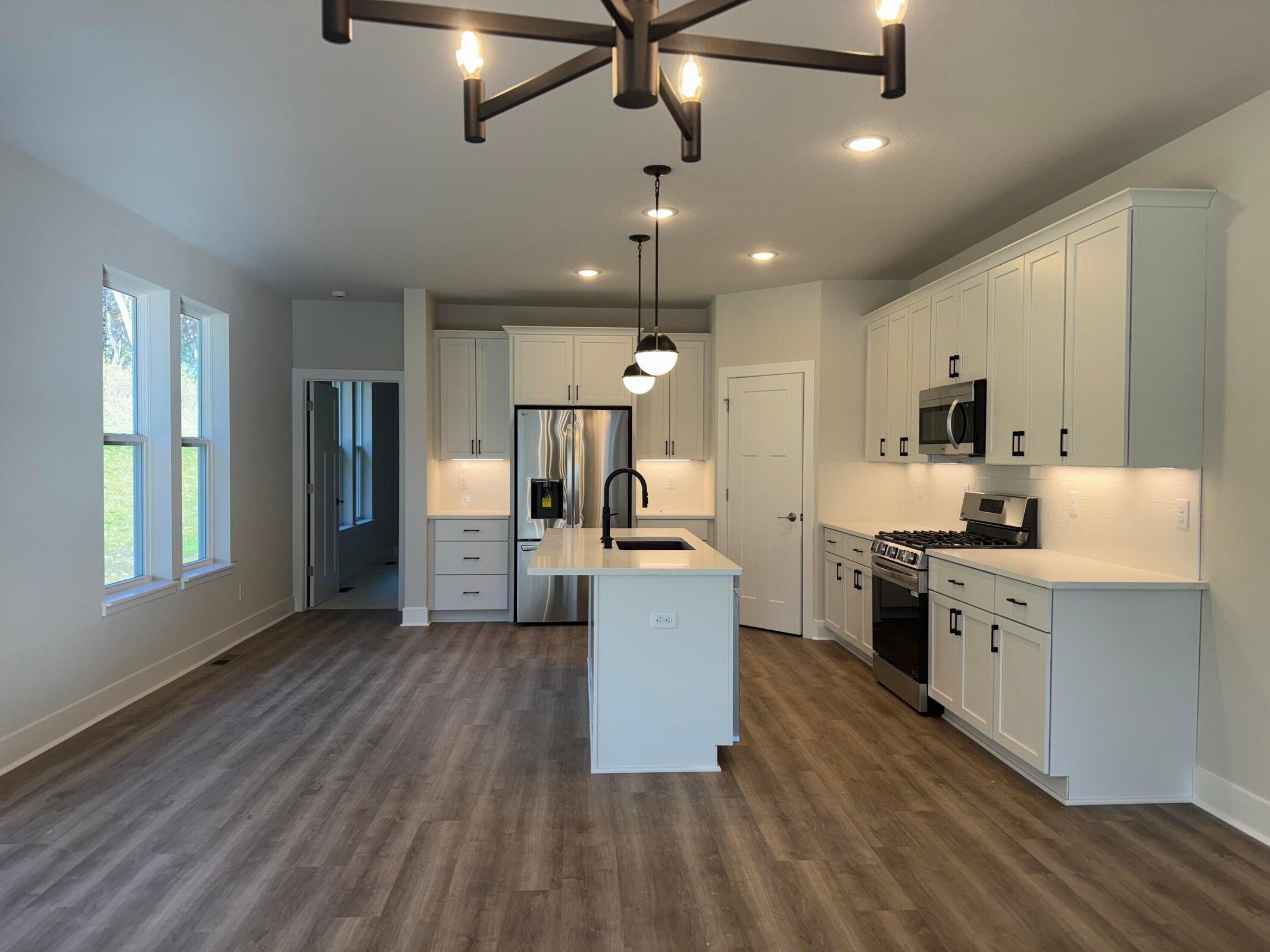 528 Kiddle Lane Union Grove, WI 53182 - Photo 3 of 17 20251121224044375785000000-o