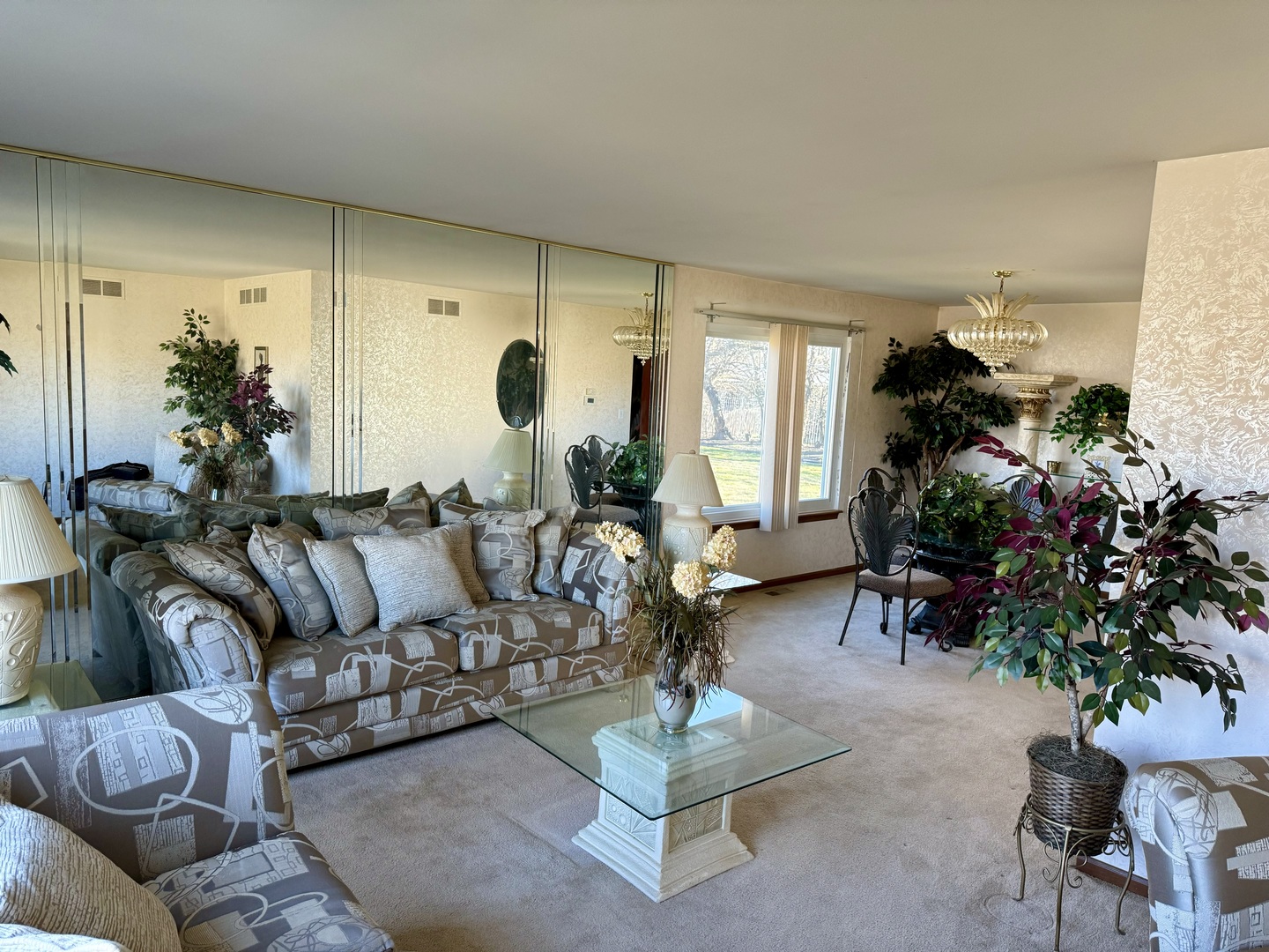 209 Churn Road Matteson, IL 60443 - Photo 19 of 26 a living room with furniture flowerpot and a chandelier