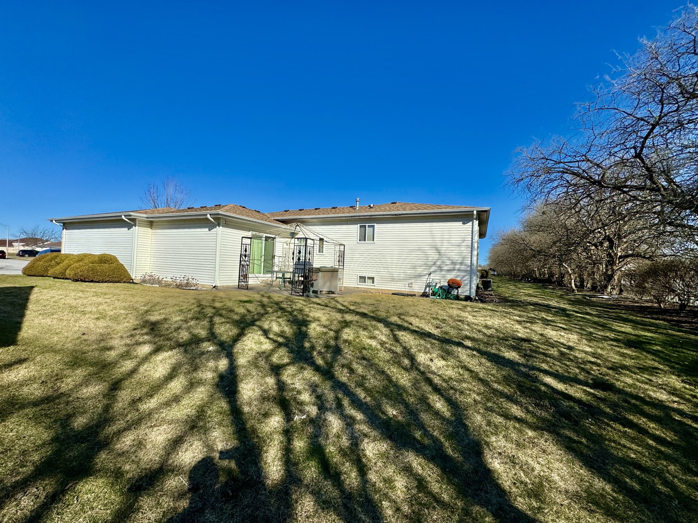 209 Churn Road Matteson, IL 60443 - Photo 9 of 26 a view of a house with a big yard