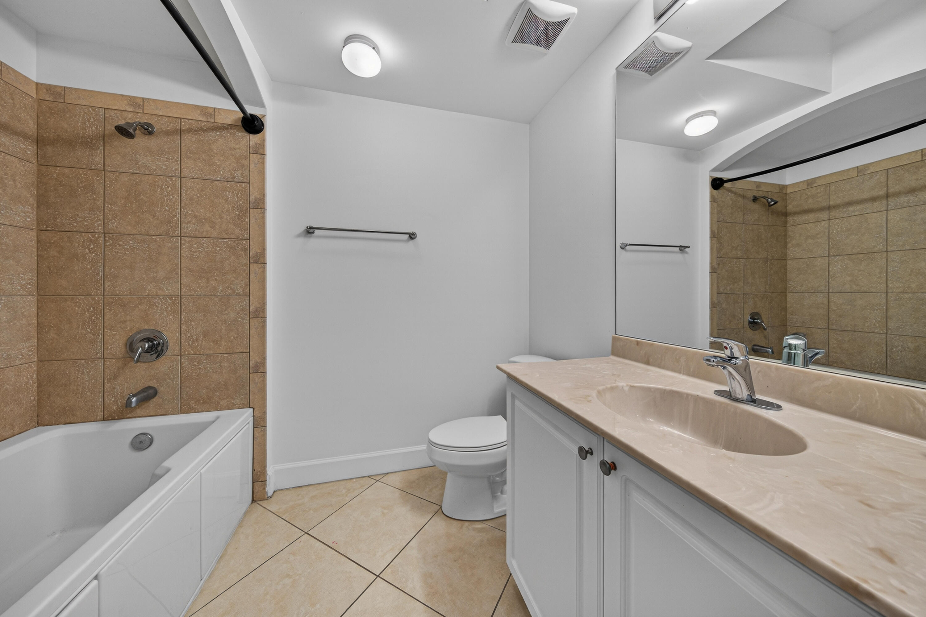 1660 Renaissance Commons Boulevard, Unit 2316 Boynton Beach, FL 33426 - Photo 20 of 40 2nd Bathroom