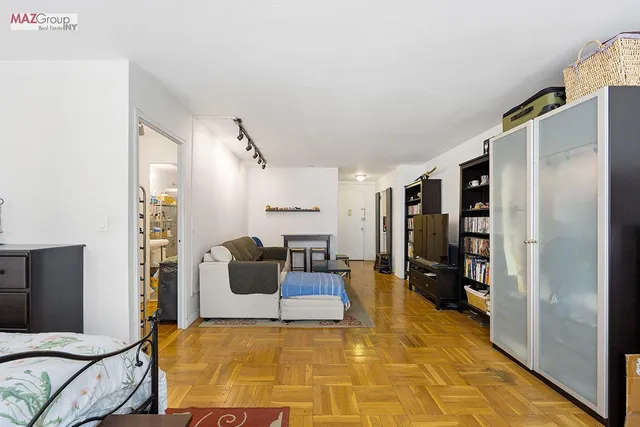 $400,000 | 209 East 56th Street, Unit 7K | Midtown East