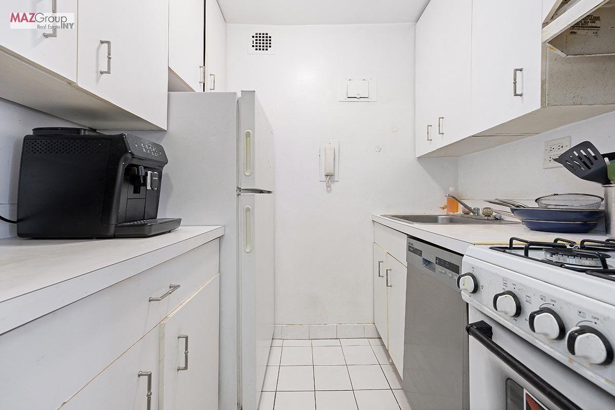 209 East 56th Street, Unit 7K Manhattan, NY 10022 - Photo 7 of 9