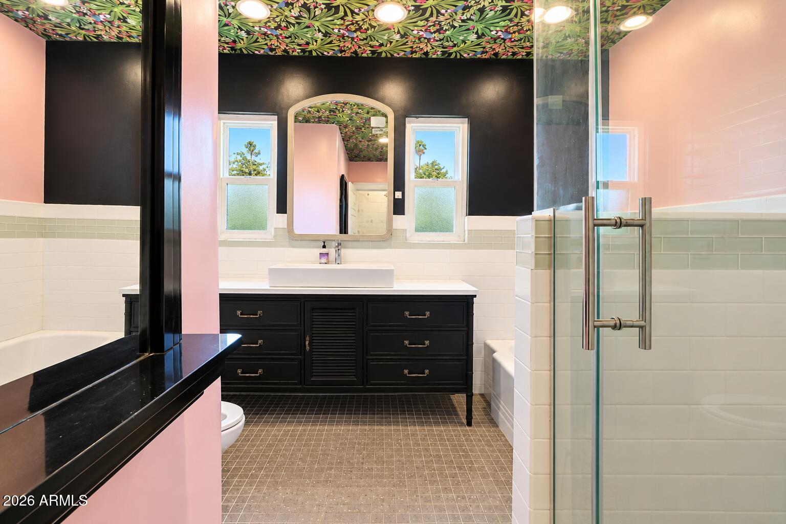 1311 West Thomas Road Phoenix, AZ 85007 - Photo 42 of 60 Bathroom Black 2