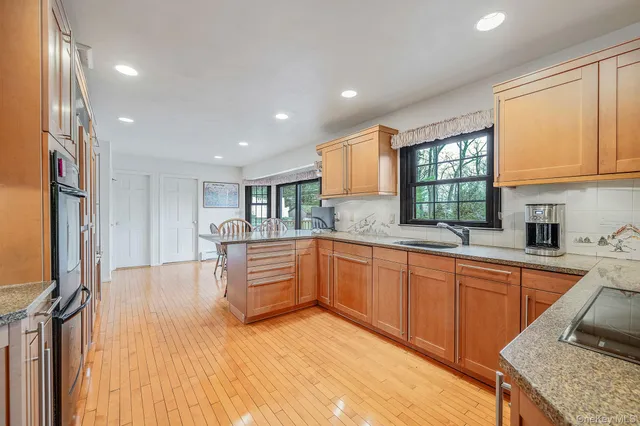 $750,000 | 10 Penelope Drive, East Setauket, NY 11733