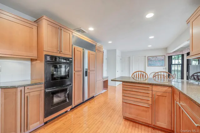 $750,000 | 10 Penelope Drive, East Setauket, NY 11733