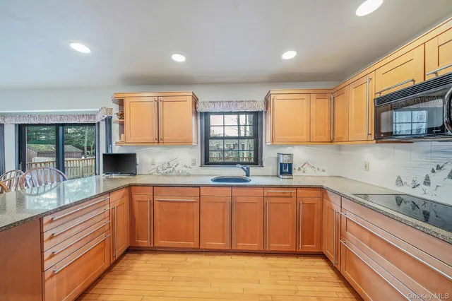 $750,000 | 10 Penelope Drive, East Setauket, NY 11733